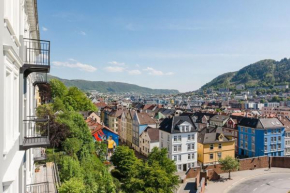 Modern Apartment with Panoramic View in Central Bergen